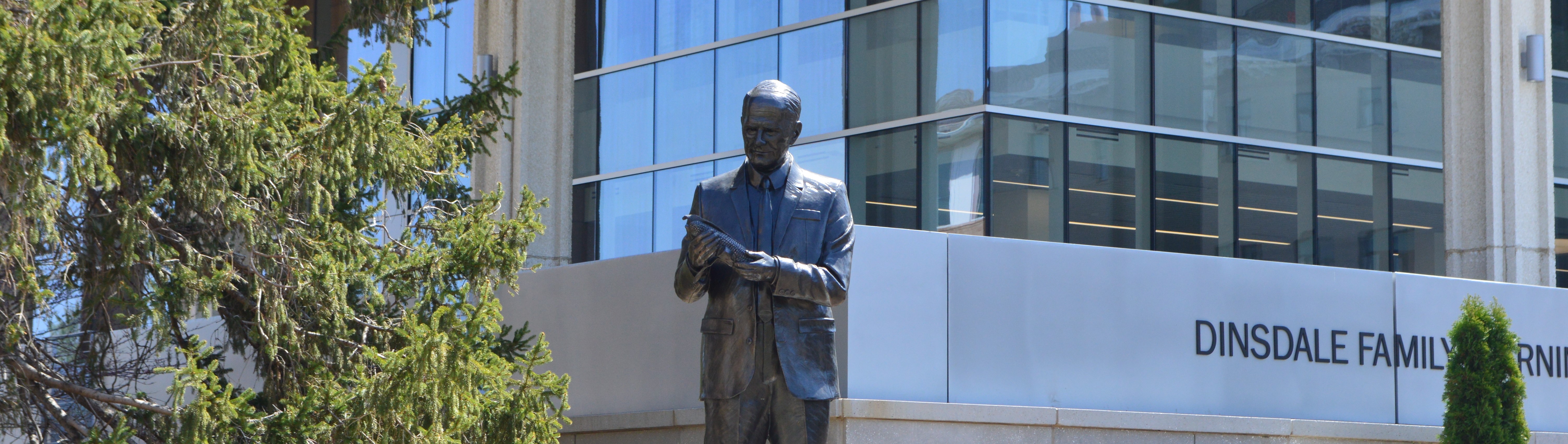George Beadle statue outside of the Dinsdale Family Learning Commons on East Campus