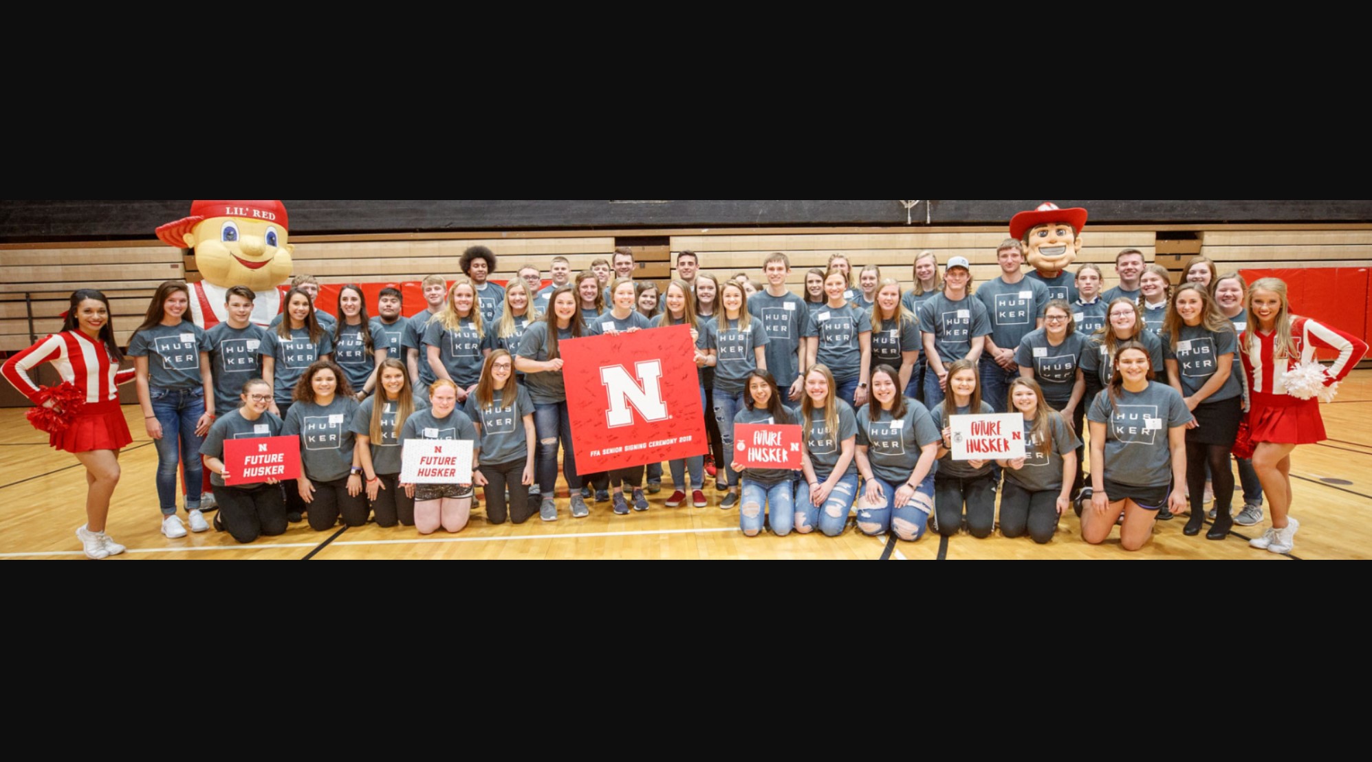 high school students with cheer squad