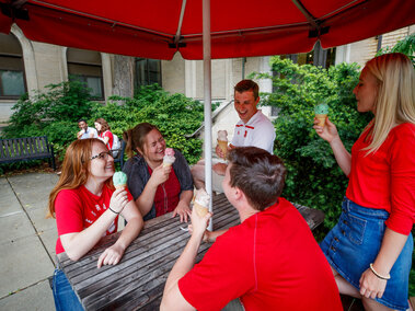 students eating ice cream